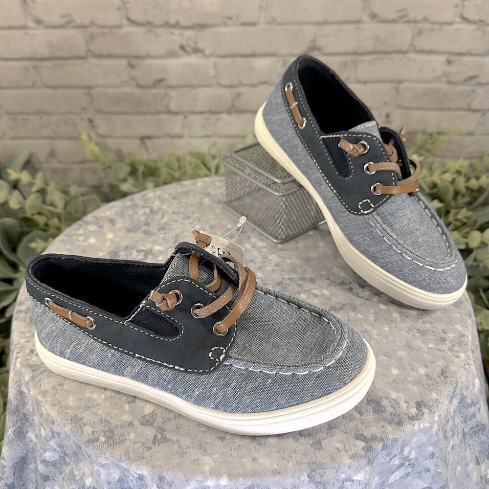 The Children’s Place Chambray & Navy Canvas Boat Shoes - Little Boys 11M💙NWT